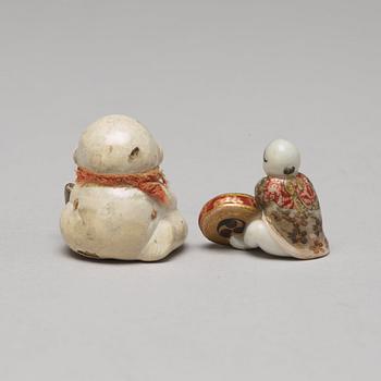 A set of two Japanese figures and a set of six cups in a wooden box, early 20th Century.