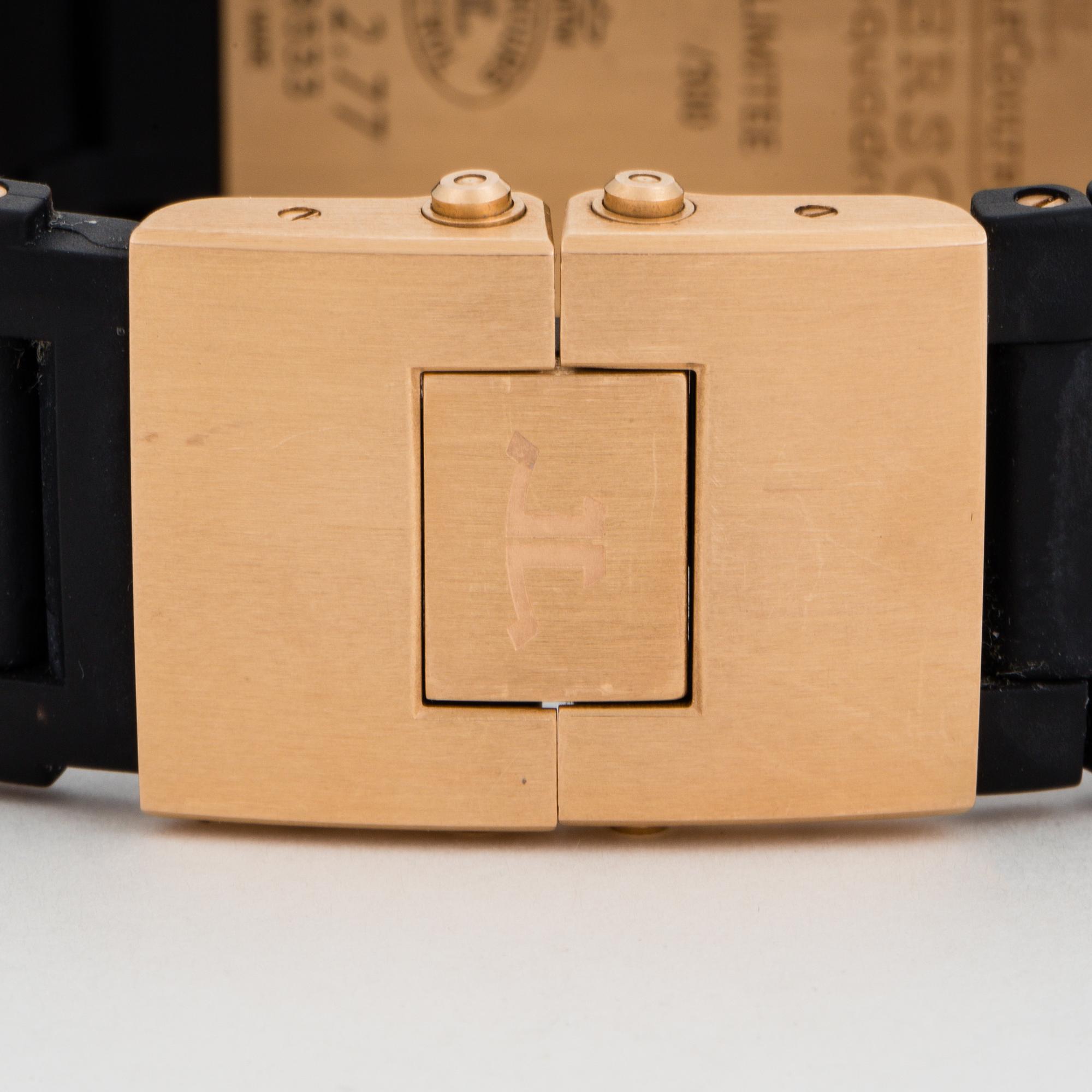 JAEGER-LeCOULTRE Reverso, Squadra Hometime Black, 1000 Hours, armbandsur 35 x 40,5 (50,5) mm.