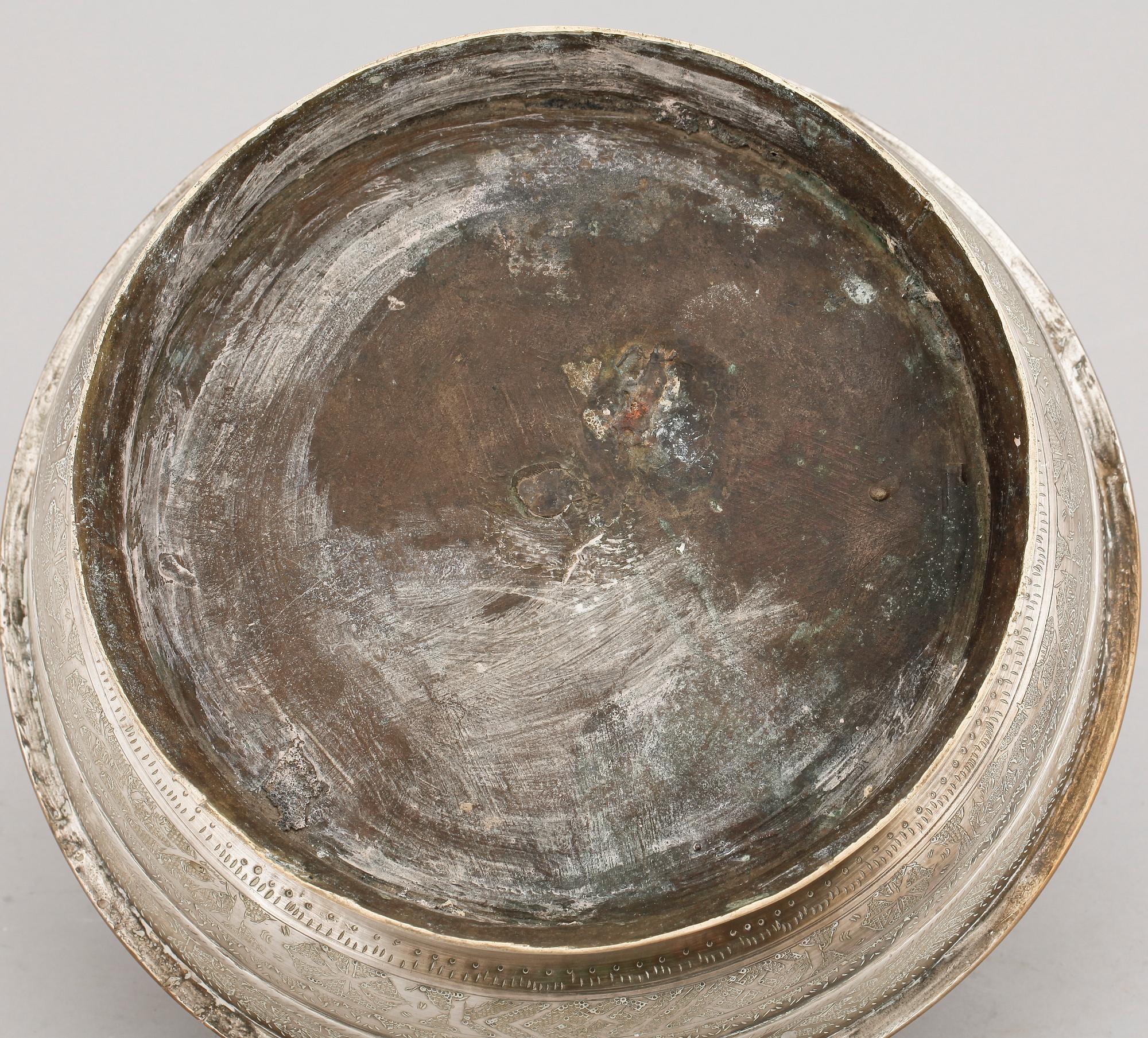 SKÅL MED LOCK, mässing, orientalisk, 1700/1800-tal.