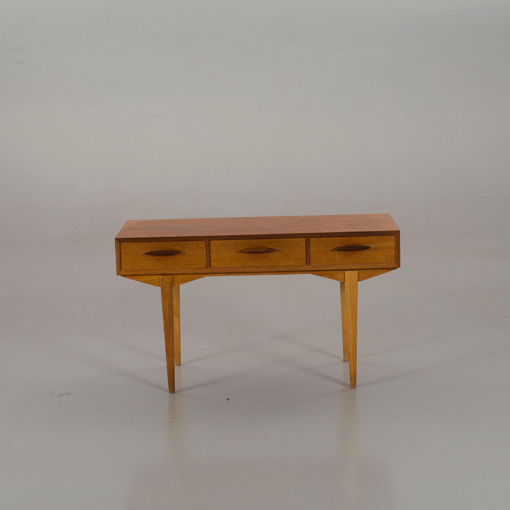 HALLBORD, 1900-talets mitt.