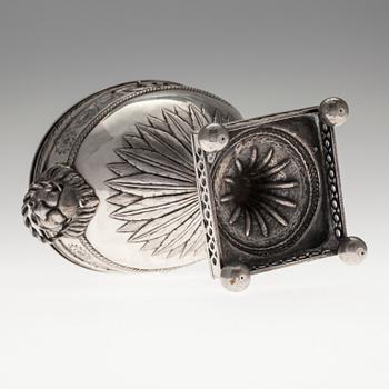 SOKERIKKO, hopeaa Stralsund 1700 l. loppu. Leimattu GJD. Korkeus 26,5 cm. Paino 833 g.