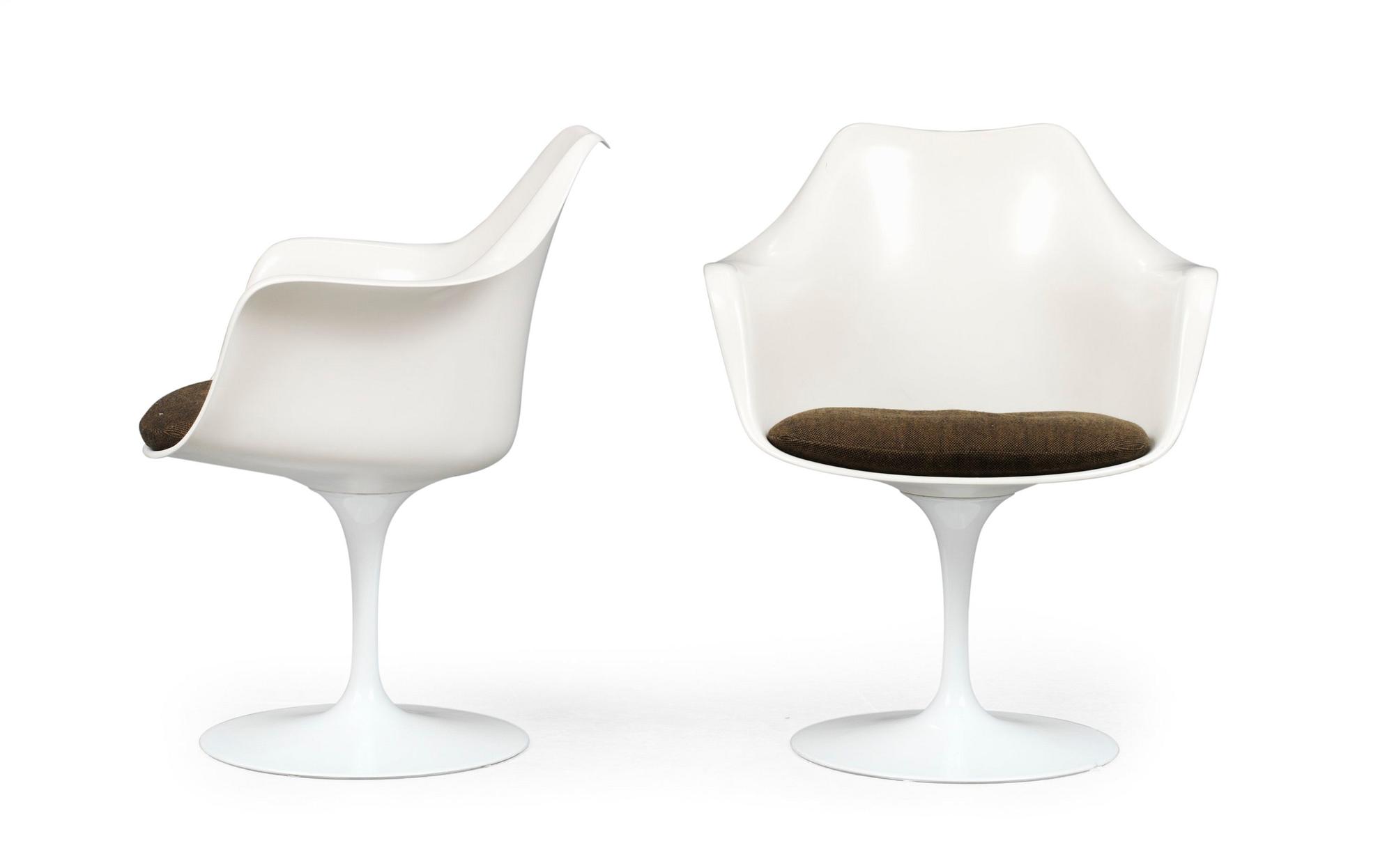 A pair of Eero Saarinen chairs, "Tulip",  Knoll International, USA.
