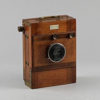 LÅDKAMERA, etikettmärkt Eugen Loeber Photogr. Manufactur Dresden-N.