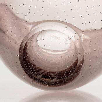 Gunnel Nyman, vas, modell "GN 16", signerad G. Nyman Nuutajärvi Notsjö 1947.