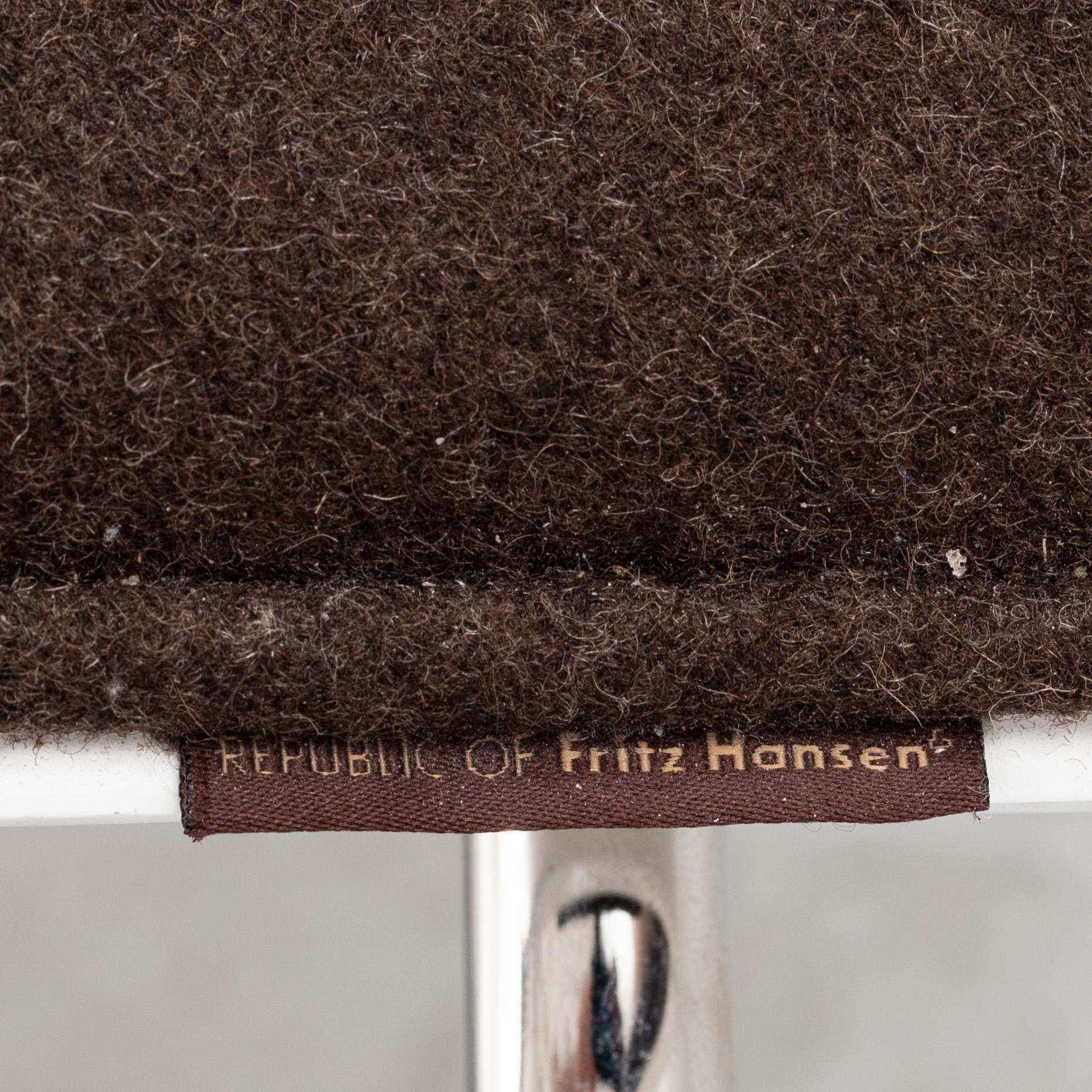 Arne Jacobsen, stolar 4 st, "Sjuan", Fritz Hansen, 2013.