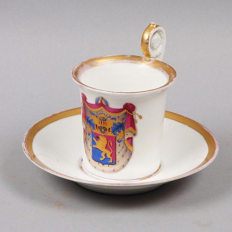 PRAKTKOPP med FAT, porslin, 1800-tal.