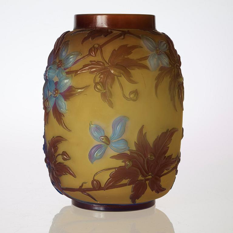 An Emile Gallé Art Nouveau 'Soufflé' mold-blown cameo glass vase, Nancy, France, ca 1900.