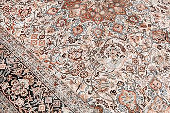 A silk Kashmir carpet, ca 330 x 246 cm.