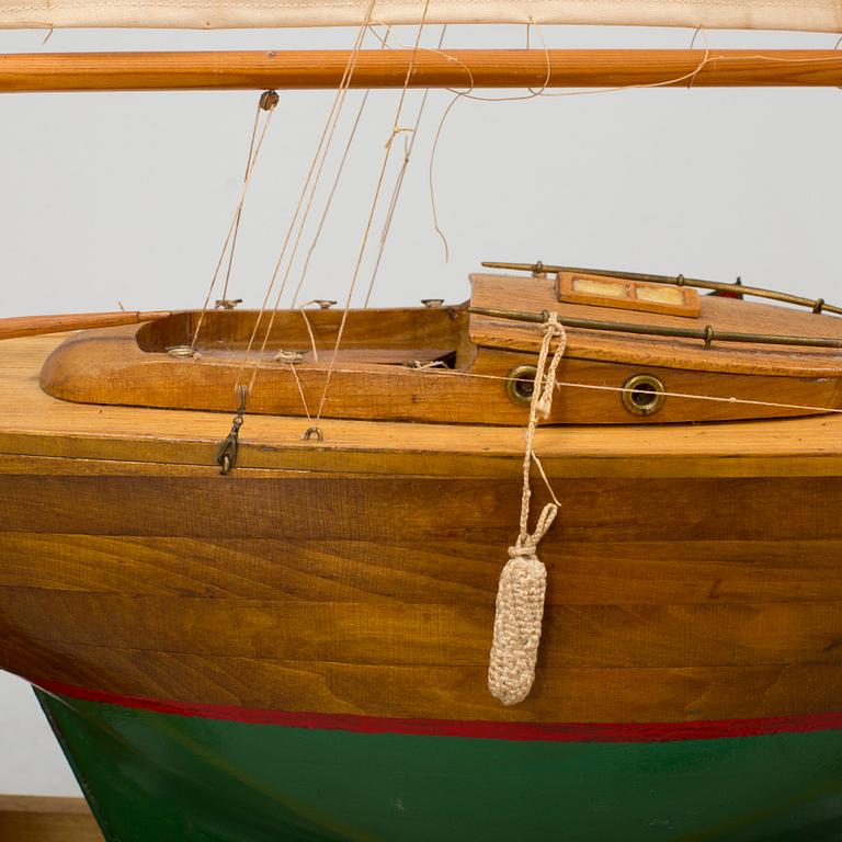 A MID 1900S BOAT MODEL.