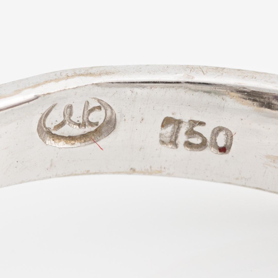 Ring, carmoséring vitguld med rosa safir och briljantslipade diamanter.