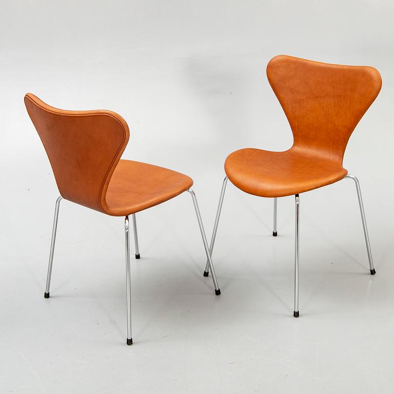 Arne Jacobsen, stolar, 6 st, "Sjuan", Fritz Hansen, Danmark 1900-talets senare del.