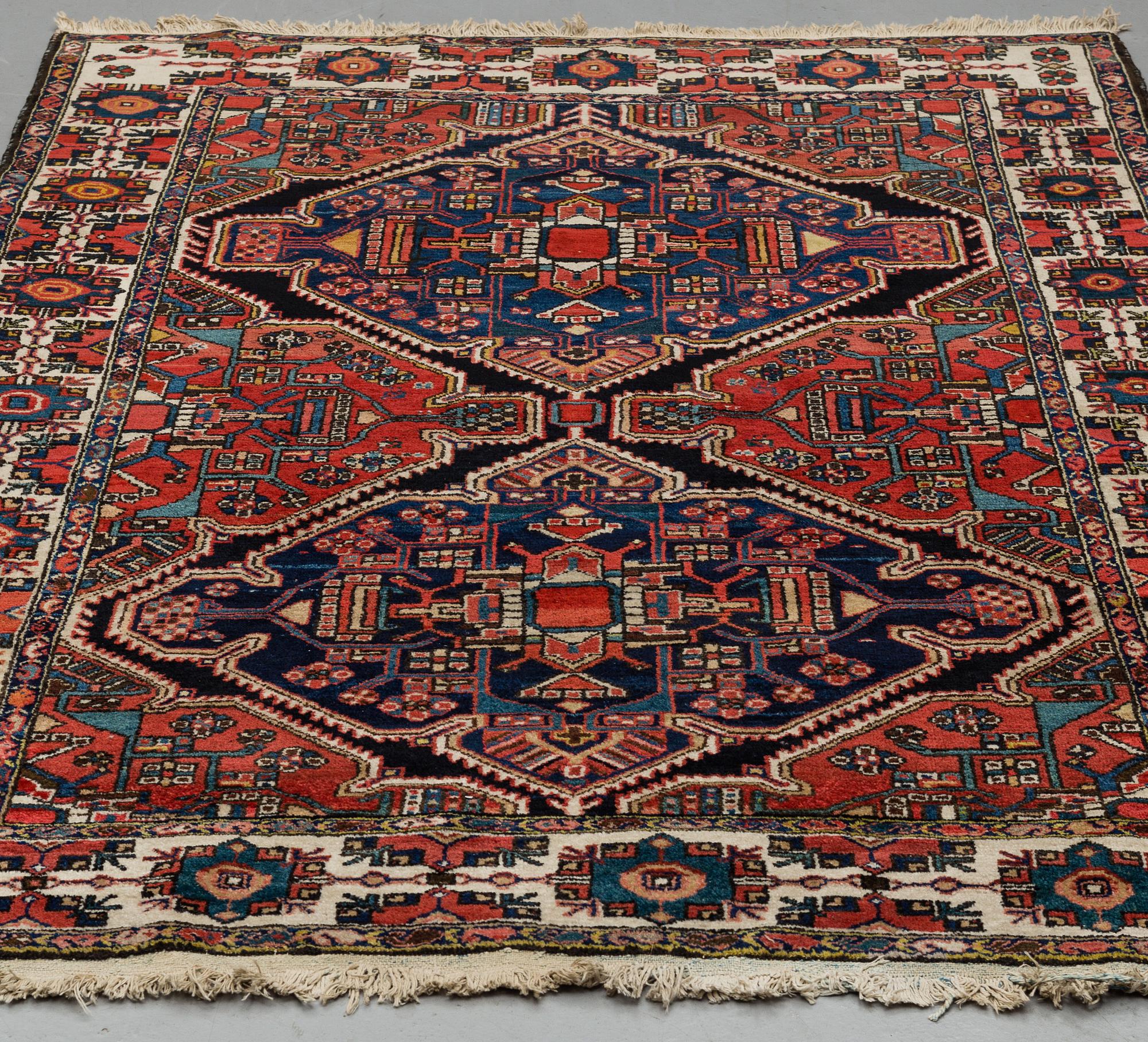A RUG, semi-antique Bakhtiari, circa 205,5 x 142 cm.