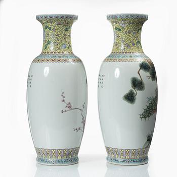 Golvvaser, ett par, porslin, Kina 1900-talets senare del.