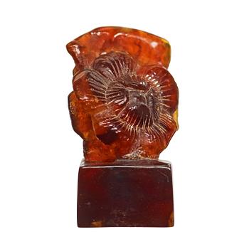 An amber carving in the shape of a flower stem, Qing dynasty (1644-1912).