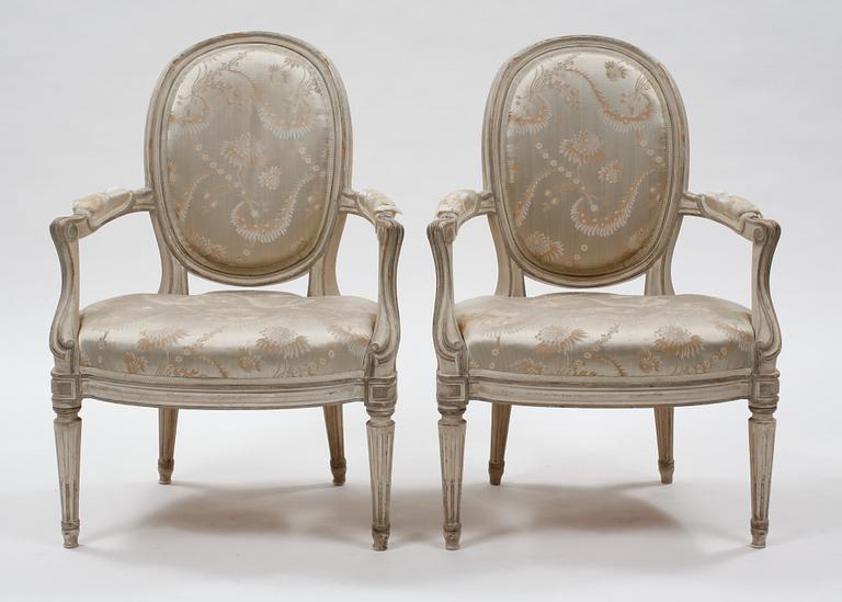 KARMSTOLAR, ett par, Louis XVI-stil, 1900-talets första hälft.