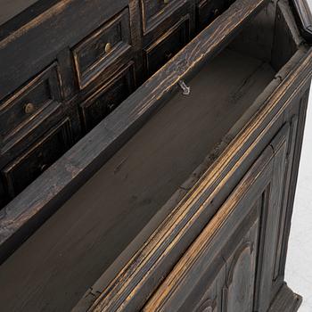 Cabinet, 18th/19th century.