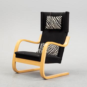 A model 401 lounge chair by Alvar Aalto for Artek, designed 1933.