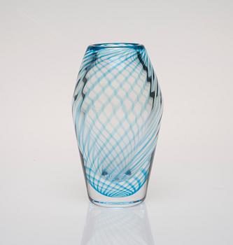 VAS, glas, signerad "Kari Alakoski Iittala 2000".