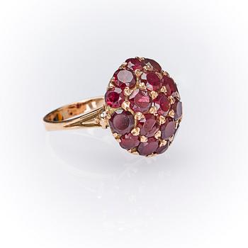 RING, 14K guld med fasettslipade granater.