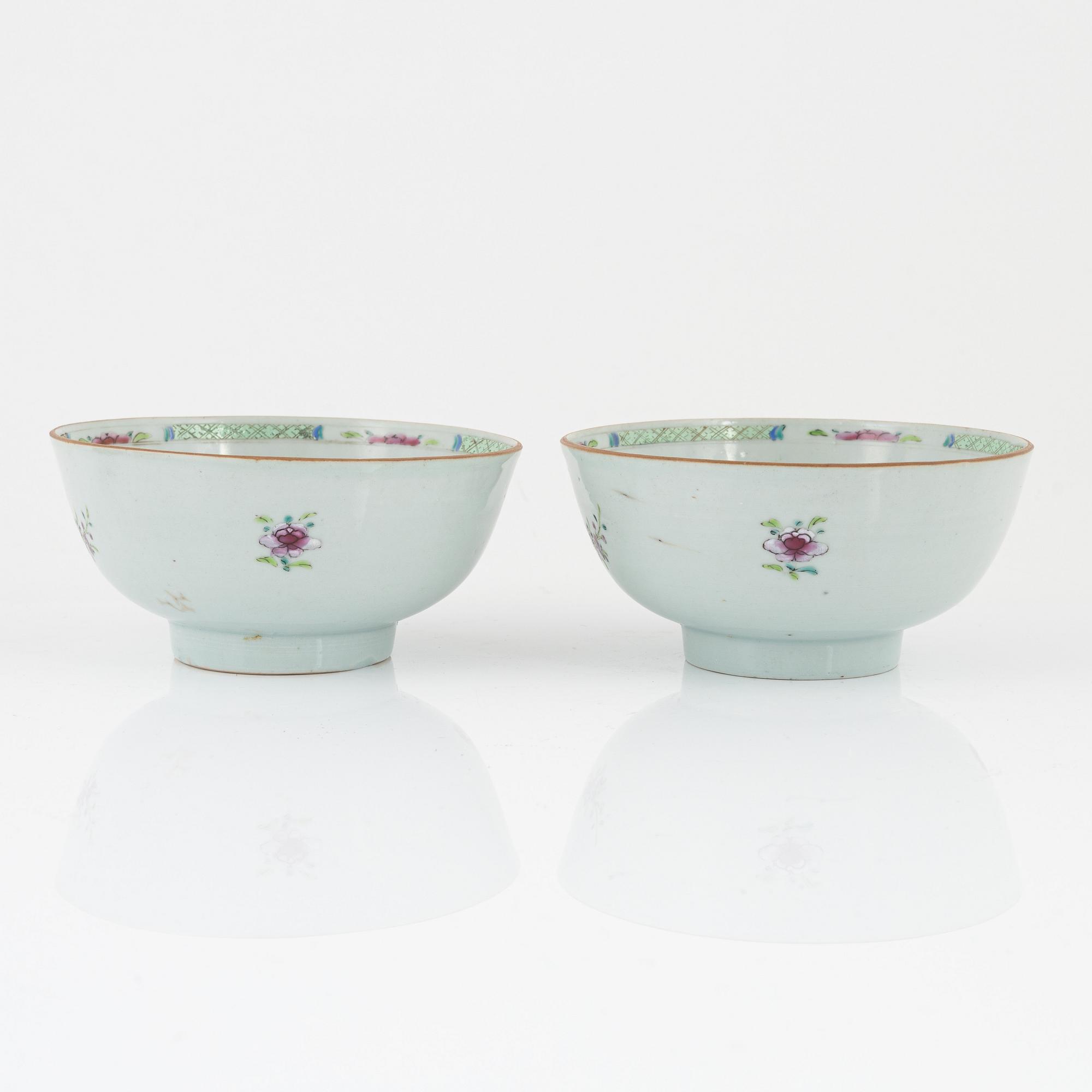 A pair of Chinese porcelain famille rose bowls, Qianlong (1736-95), Qing dynasty.