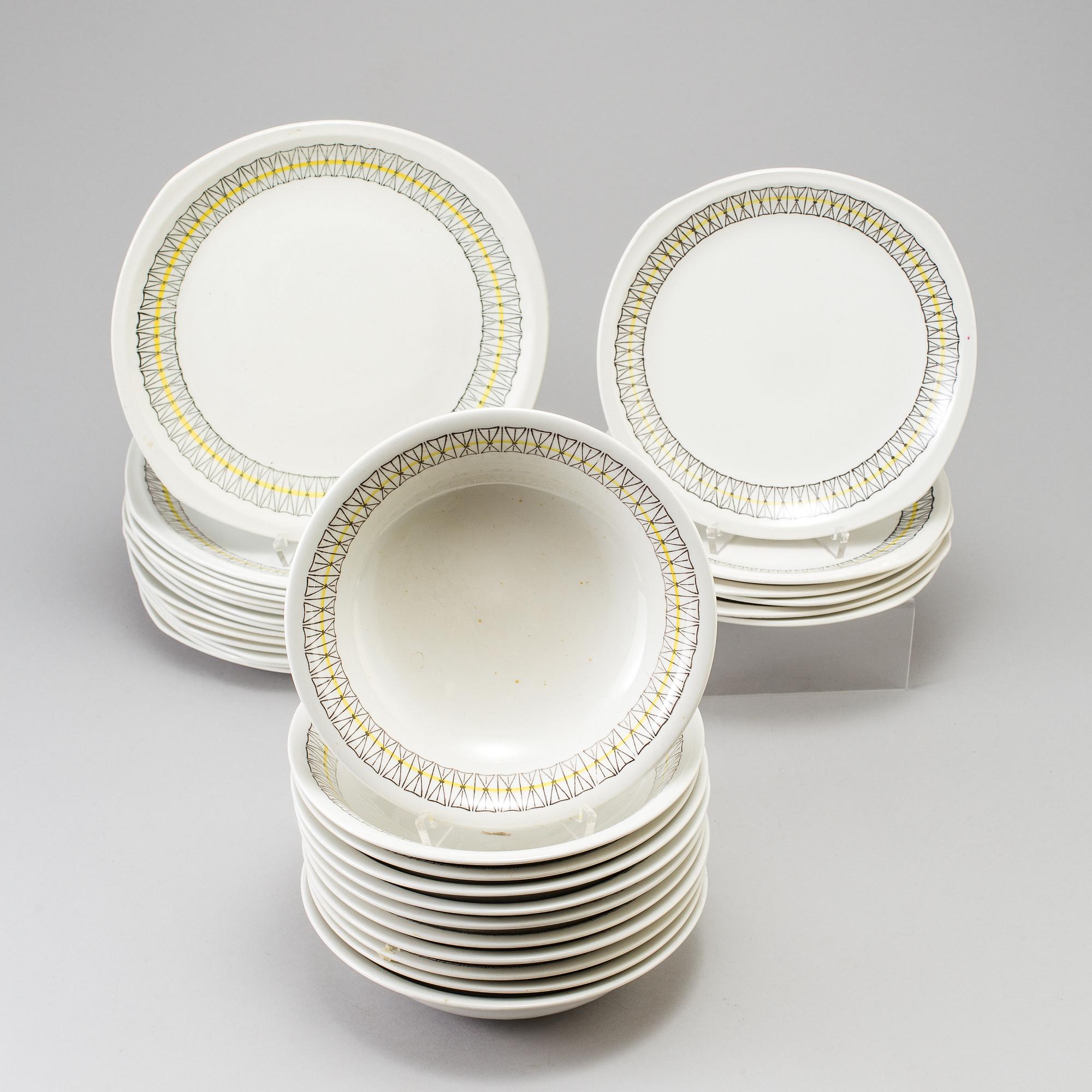 A 31 piece tableware set by Helmer Ringström, Gefle/Upsala Ekeby.