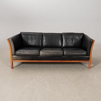 Soffa, Stouby Möbler, troligen "Eva", Danmark, 1900-talets senare del.