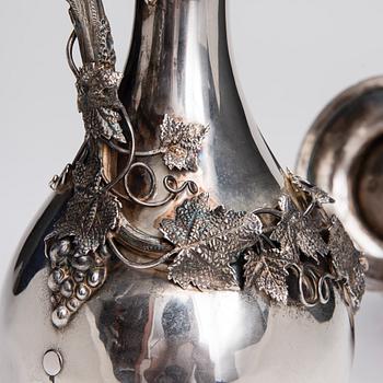 VINKANNOR, ett par, silver, viktorianska, Stephen Smith och William Nicholson, London 1856. Vikt 1946 g.