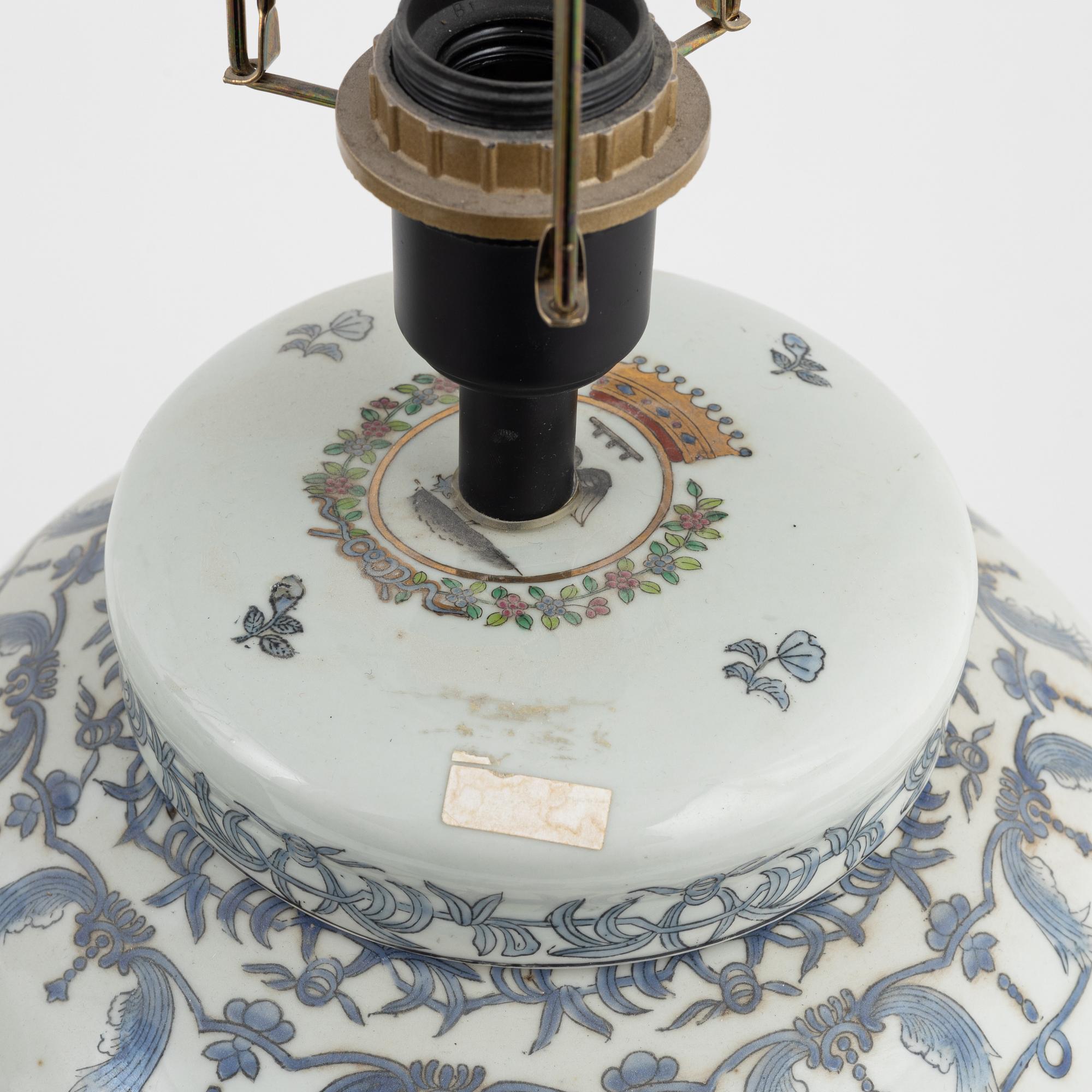 A pair of ceramic table lights, modern manufacturing.