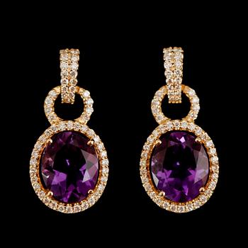 ÖRHÄNGEN, 1 par, 18 k guld, ametister tot 6.08 ct, diamanter tot ca 0.79 ct.