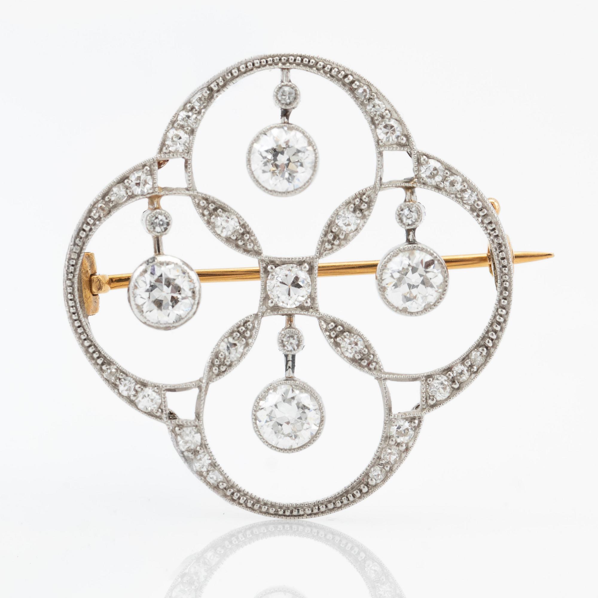 Brooch, 18k white gold openwork set with brilliant-cut diamonds.