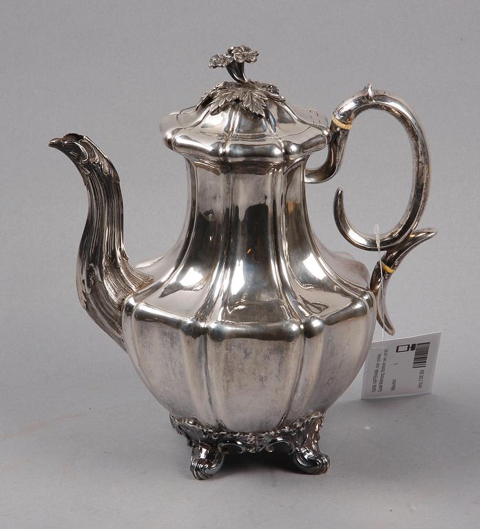 KAFFEKANNA, silver, nyrokoko, Gustaf Möllenborg, Stockholm 1846. Vikt 840.