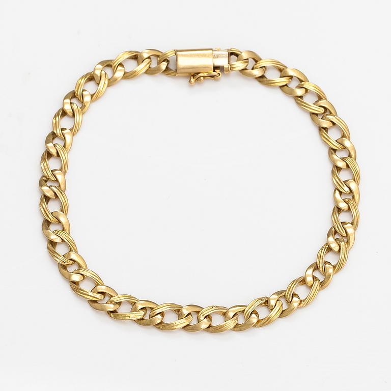An 18K gold bracelet. Import markde Tillander, Helsinki.