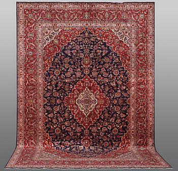 A carpet, Kashan, ca 420 x 292 cm.