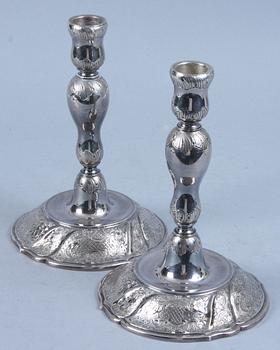LJUSSTAKAR, ett par, silver, imporstämplar, 1900-tal. 695 gram. Enl värdintyg Axel H Salomonsen, Köpenhamn.