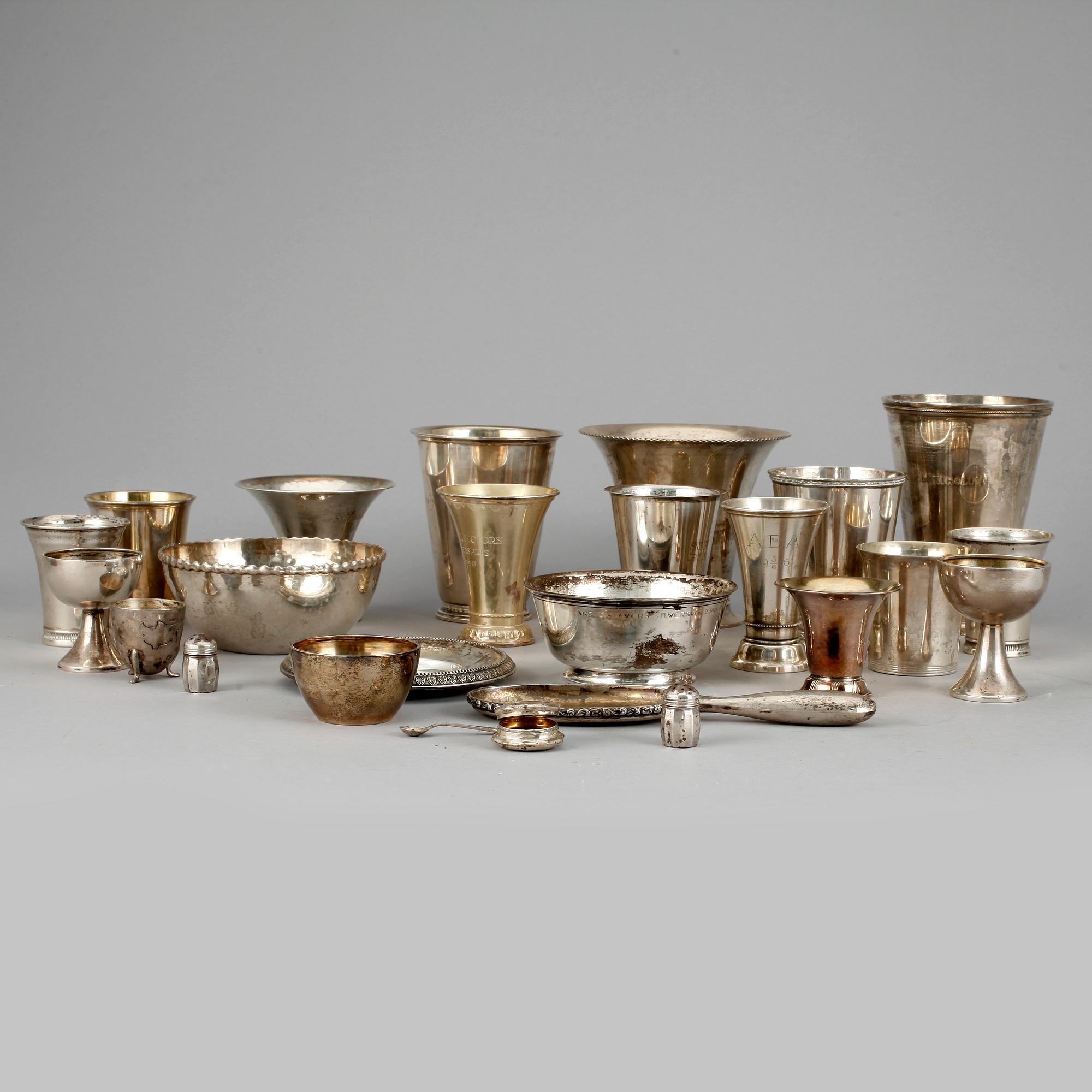 PARTI SILVER, 25 delar, bland annat K Andersson, Stockholm, 1915, total vikt ca 2258g.