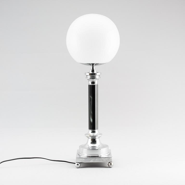 BORDSLAMPA, kromad metall och glas, 1900-talets första hälft.