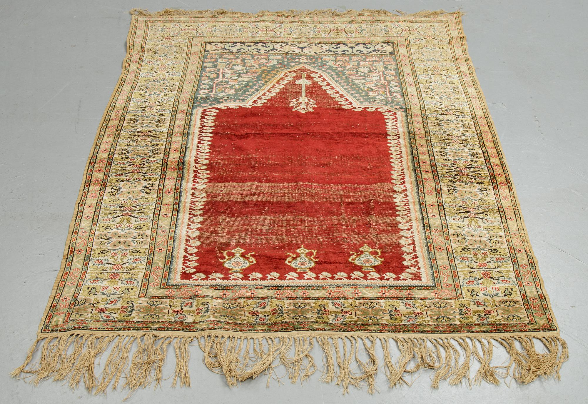 A rug, an antique Anatolia, probably Gördes (Ghiordes), a prayer rug, ca ca 188 x 124 cm.