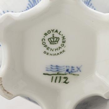 Royal Copenhagen, kaffeservisdelar, 4 st, porsin, "Musselmalet" helblonde, Danmark.