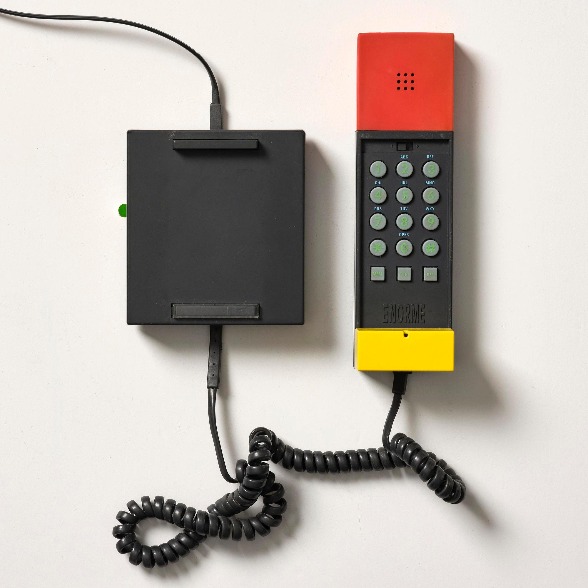 Ettore Sottsass, & David Kelley, telefon, "Enorme", Enorme Corporation, Italien, efter 1986.