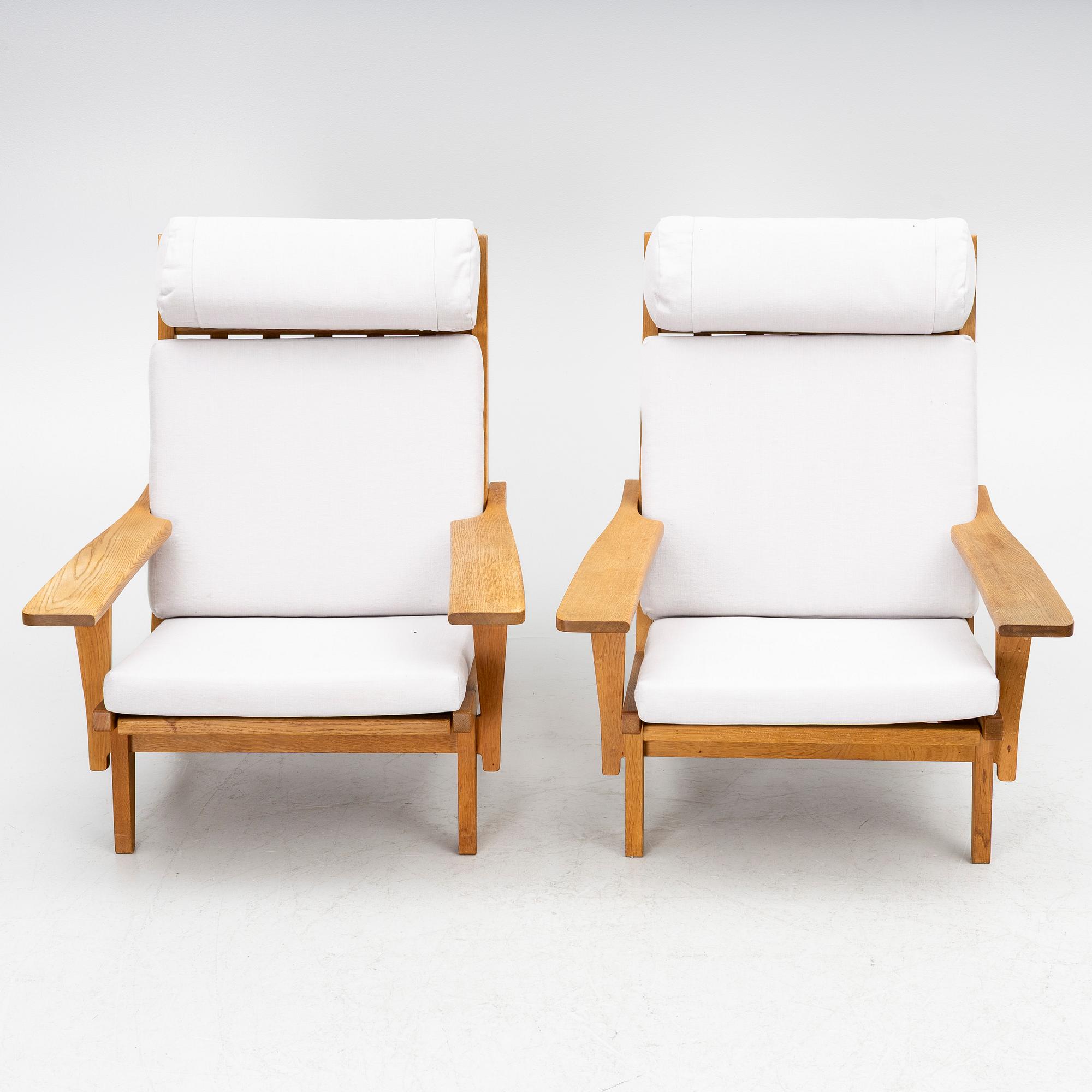Hans J. Wegner, armchairs, a pair, "GE375", Getama, Gedsted, Denmark.