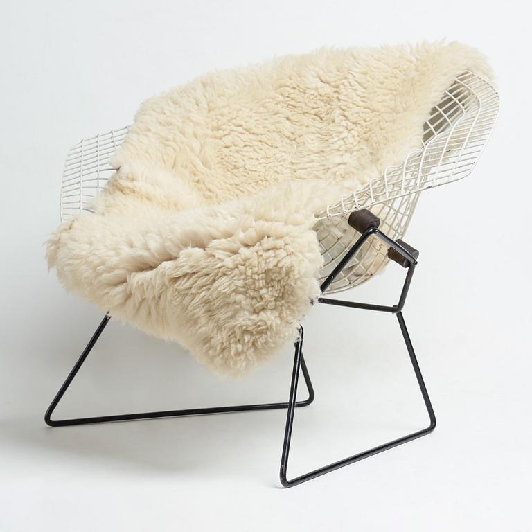 Harry Bertoia, a "Diamond Chair Wide", for Knoll International, possibly on licence by Nordiska Kompaniet, 1950-60's.