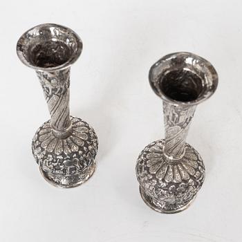 Vaser, ett par, silver, Persiska, omkring 1900.