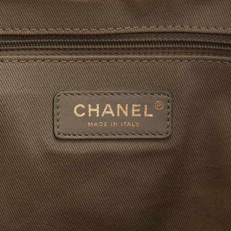 CHANEL, 'Canvas Chevron Patchwork Shopper Tote Bag', 2017.