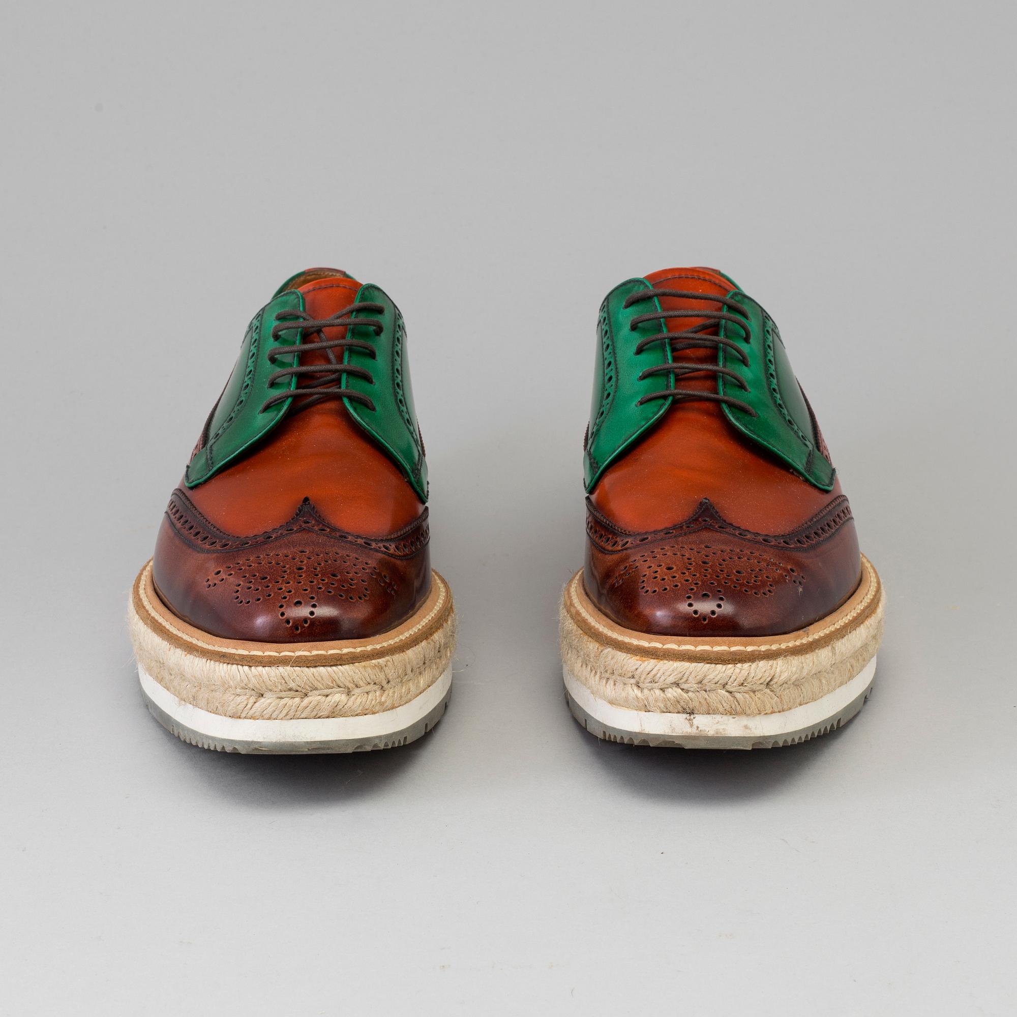 SKOR, Prada, storlek 9.