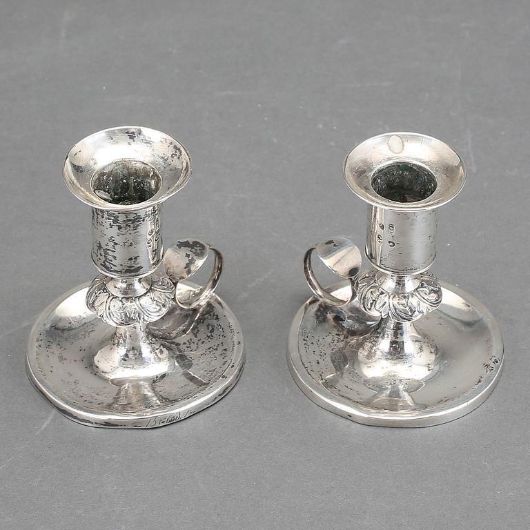 LJUSSTAKAR, s k nattljusstakar, ett par, silver, Johan Fredric Björnstedt, Stockholm 1822. Vikt ca 195 gram.