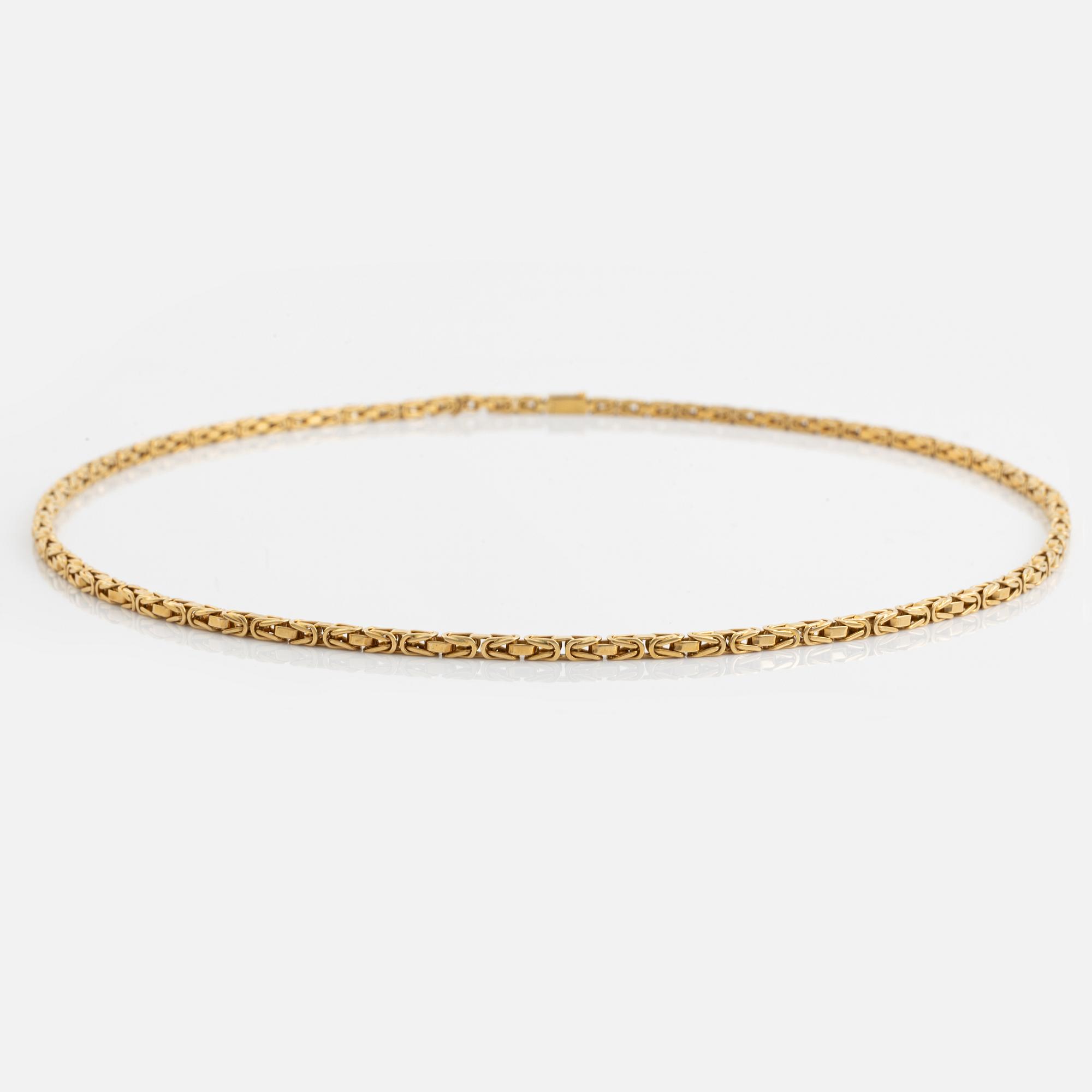 An 18K gold Meister necklace.