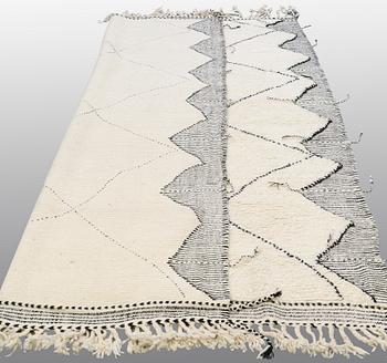 MATTA, Marocko, ca 305 x 220 cm.