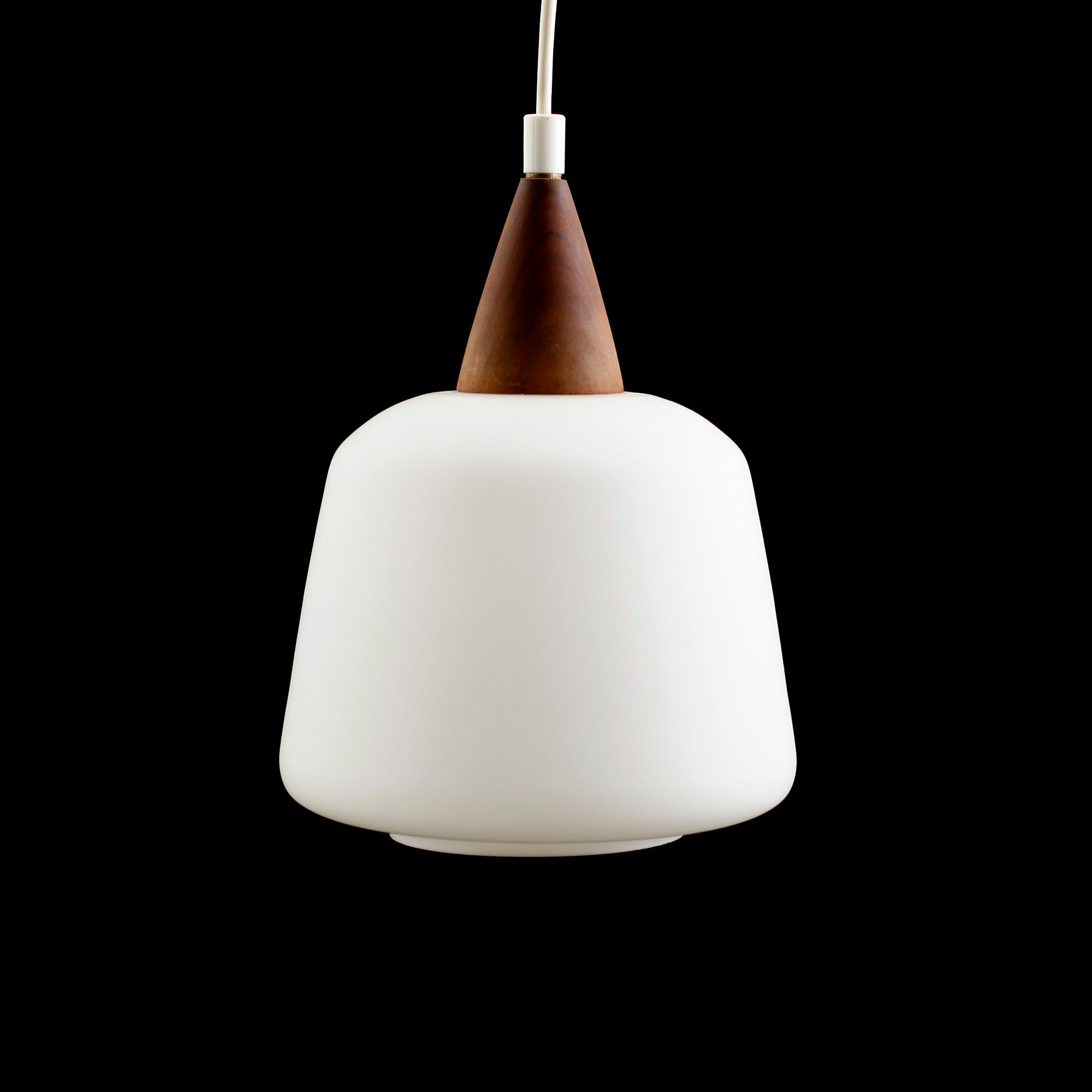 TAKLAMPA, möjligen Luxus, 1900-talets mitt. Höjd ca 25 cm.