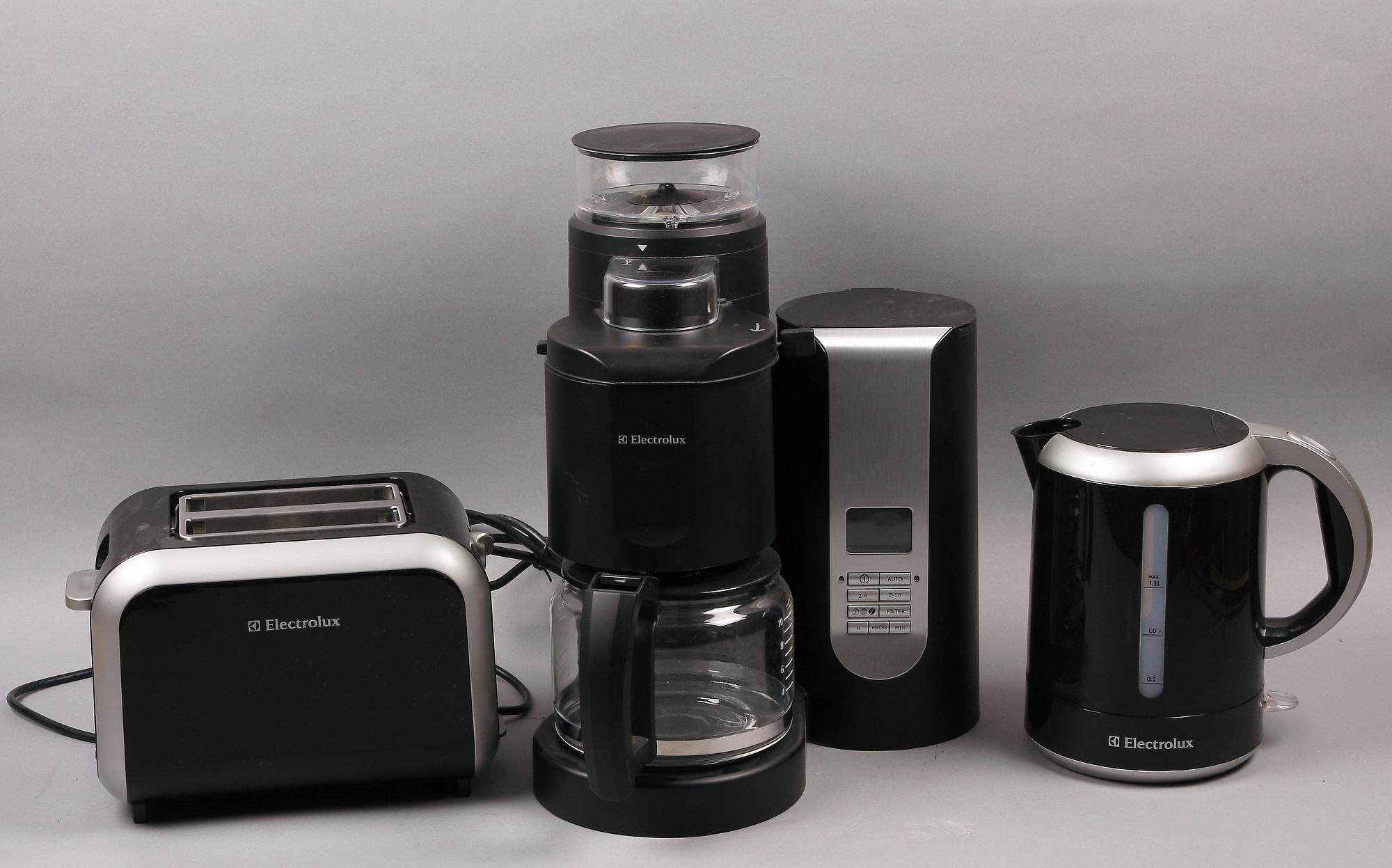 KAFFEBRYGGARE, VATTENKOKARE OCH BRÖDROST. Electrolux. Säljs till förmån för World Childhood Foundation.