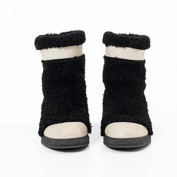 Chanel, "Coco Neige Shearling Boots", storlek 37.